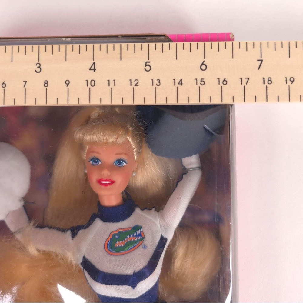 1996 VINTAGE BARBIE UNIVERSITY OF FLORIDA GATORS CHEERLEADER DOLL 17700 NIB - Picture 11 of 14